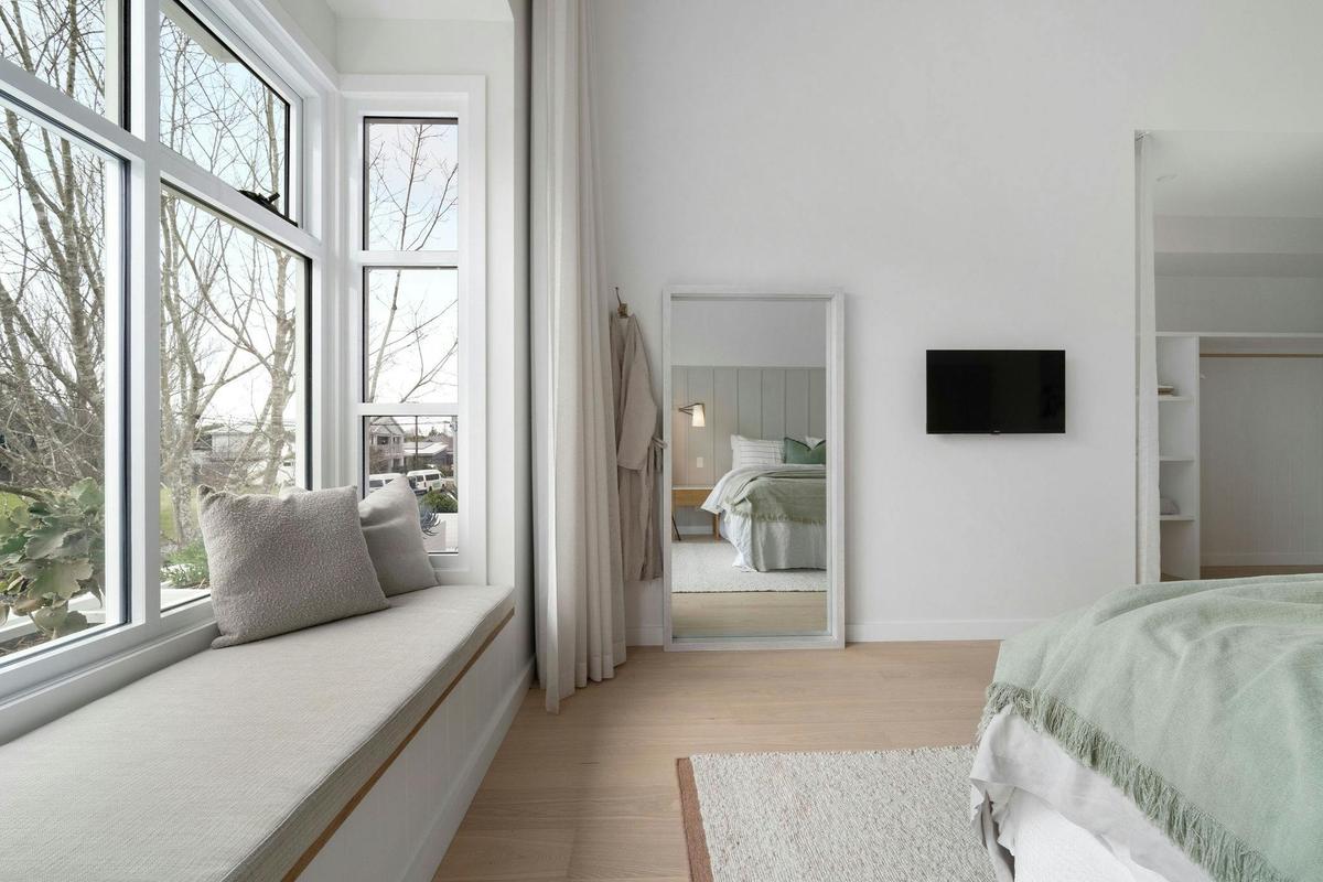 Rubus Pink Berry - By Linnaeus Collection - Bay Window Seat