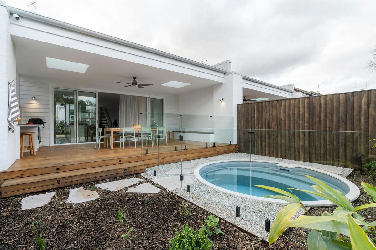 Rubus Green Berry - By Linnaeus Collection - Plunge Pool