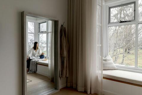 Rubus Green Berry - By Linnaeus Collection - Bedroom Bay Window Seat