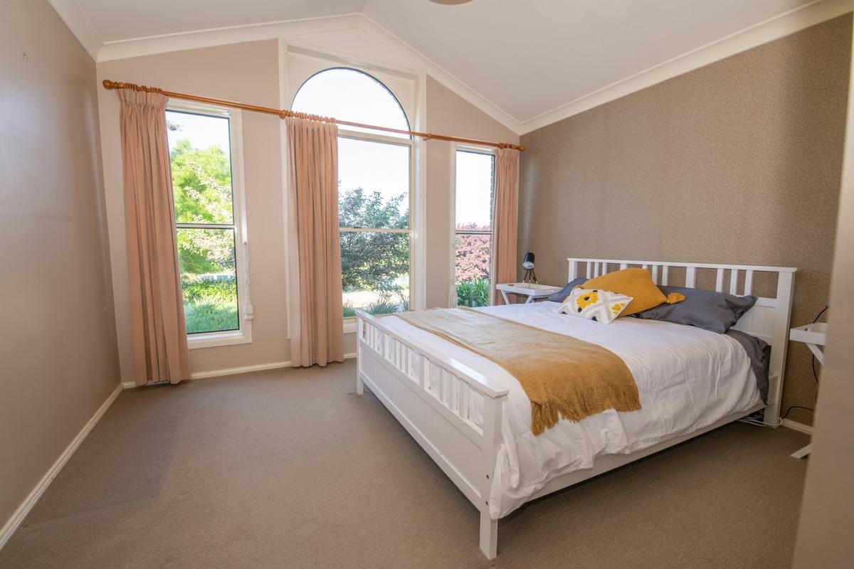 Enjoy a good sleep-in in the master bedroom with en-suite and enjoy the view down to the dam.