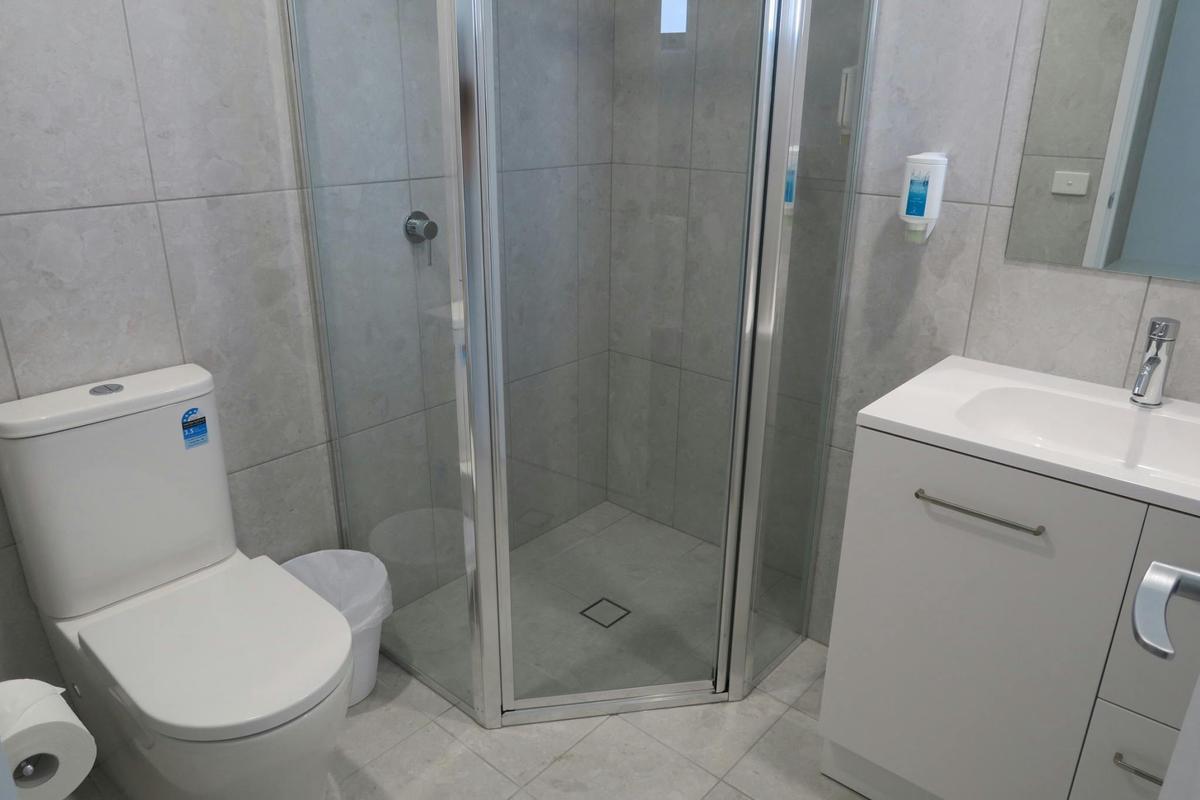 Tathra Motel bathroom
