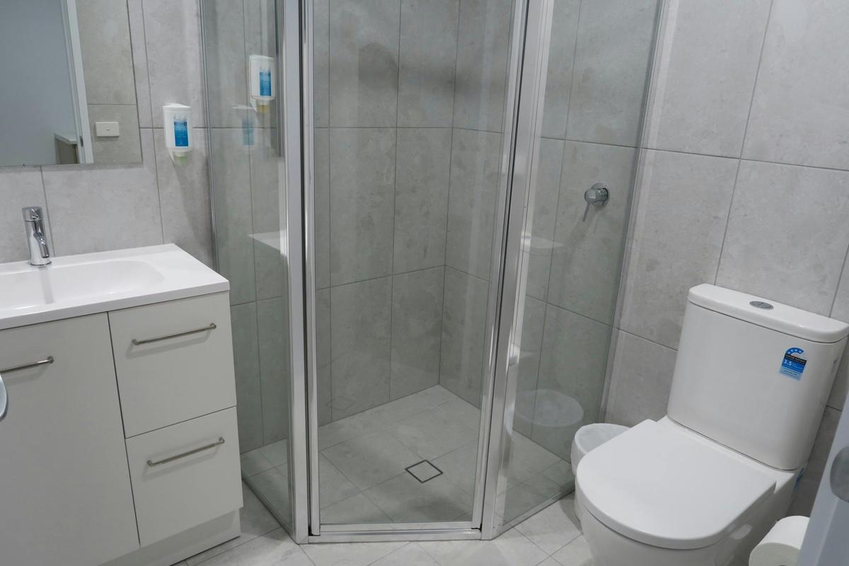 Tathra Motel family Room bathroom