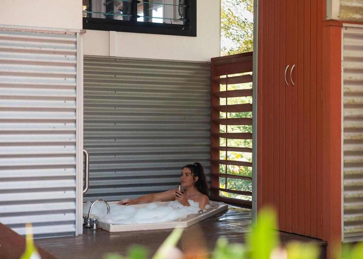 Tallaringa Views romantic Byron Bay Hinterland accomodation exclusive private outdoor spa.