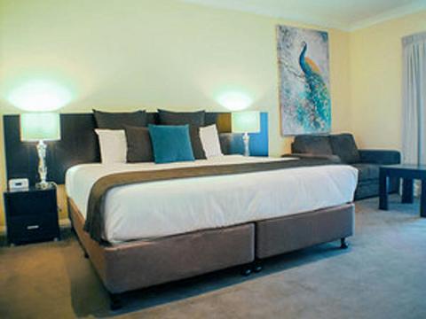 King Spa Deluxe bedroom