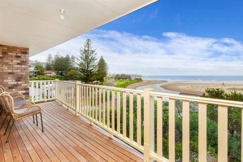 Shirl’s By The Sea