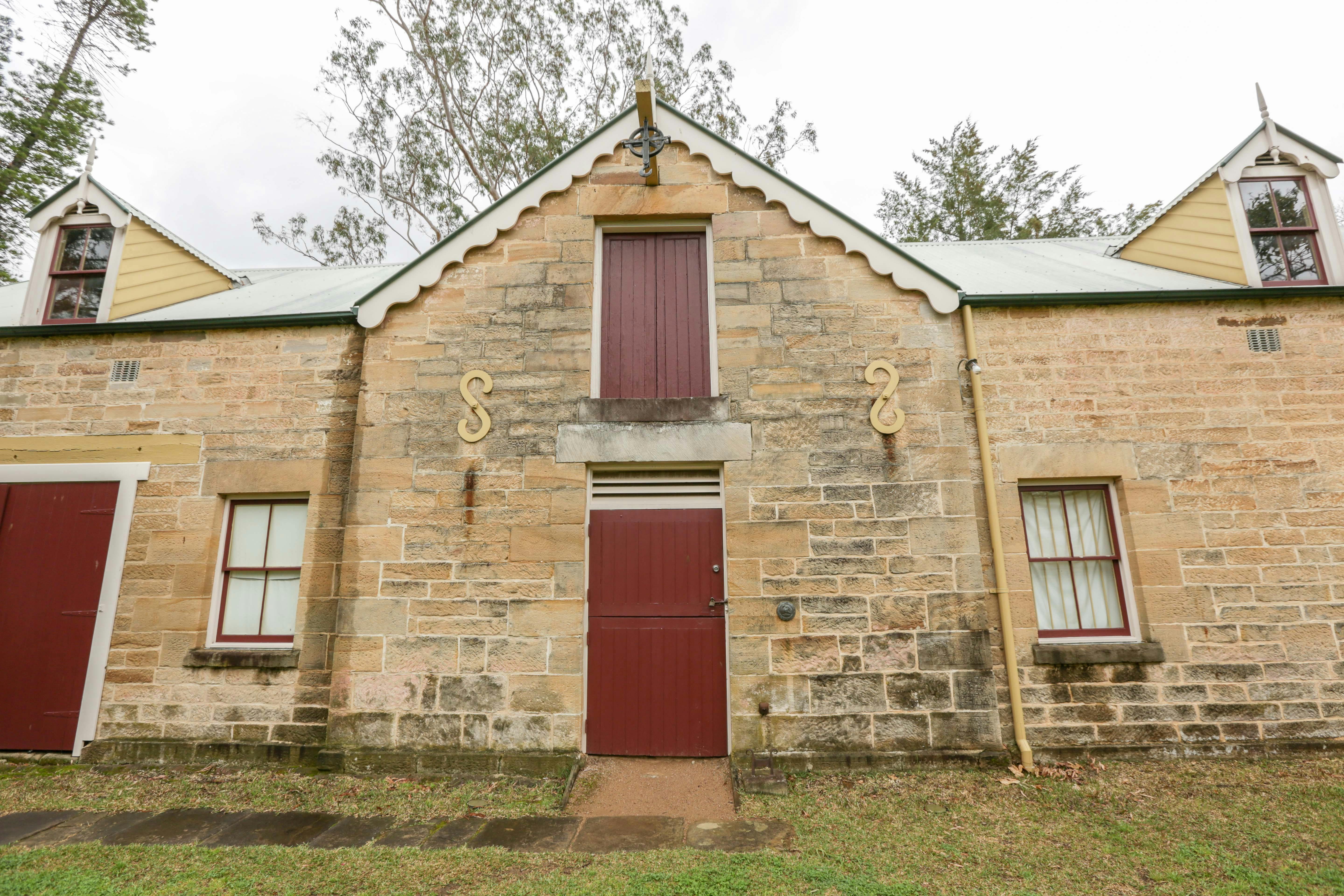Glenalvon property buildings and barns.