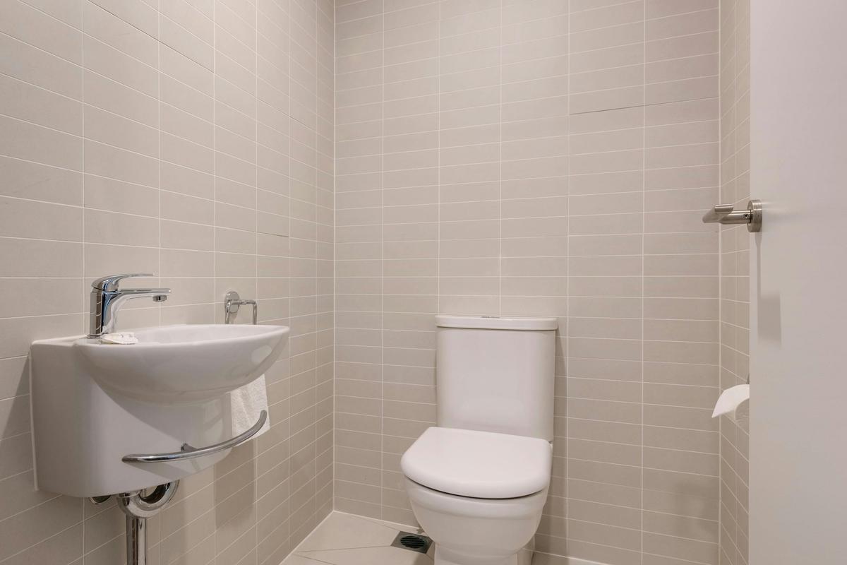 King Spa Suite Half Bath