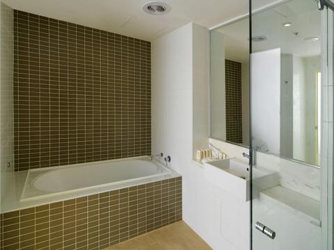 Executive Balcony Bathroom