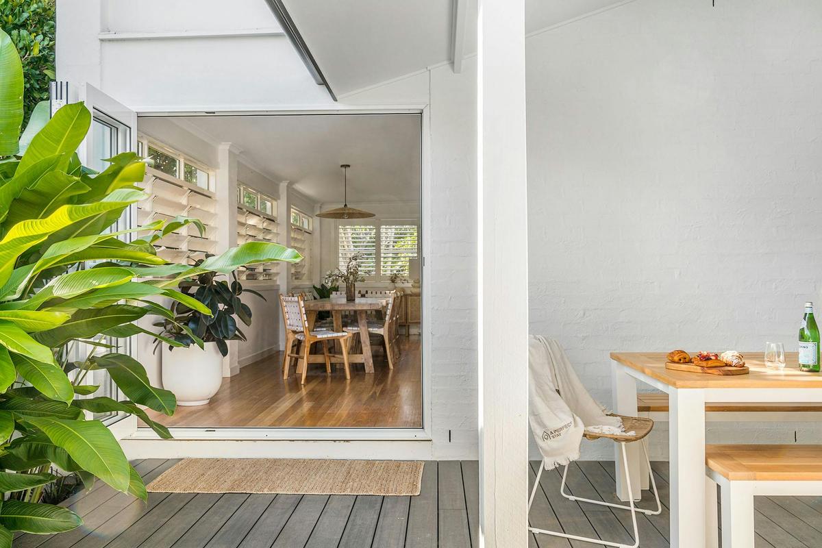 Shutters at Byron - Byron Bay - Outdoor Dining Area flow to Indoor Dining