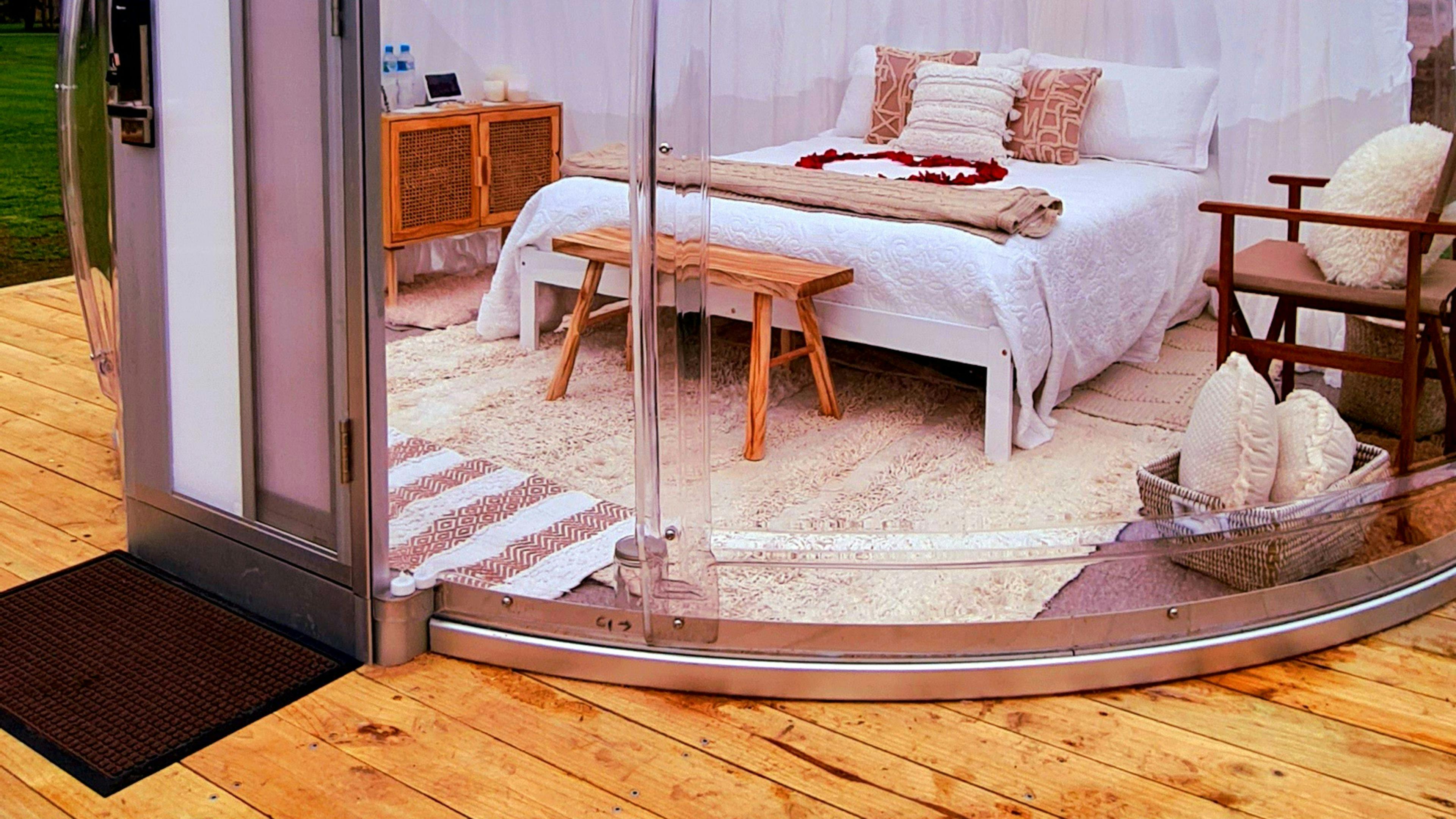 STAR GAZING BUBBLE HOTEL