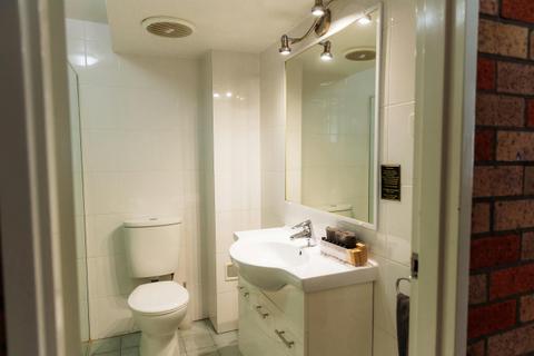 Standard Queen Room Upstairs Bathroom