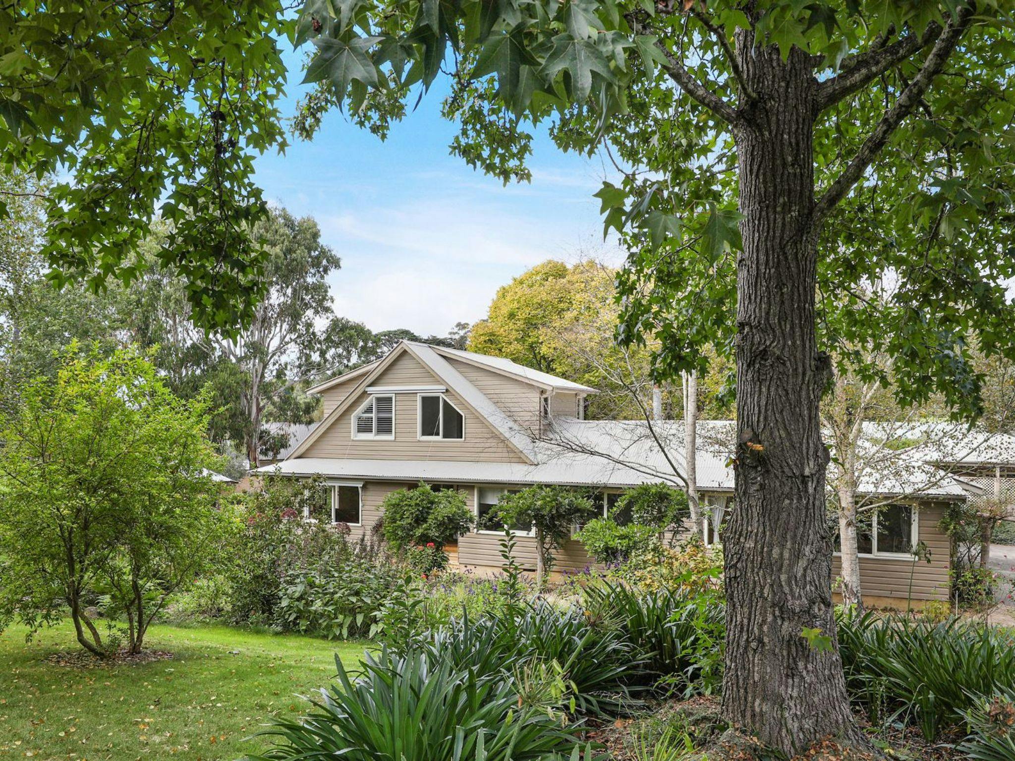 Gardens | 2km to Cecil Hoskins Nature Reserve