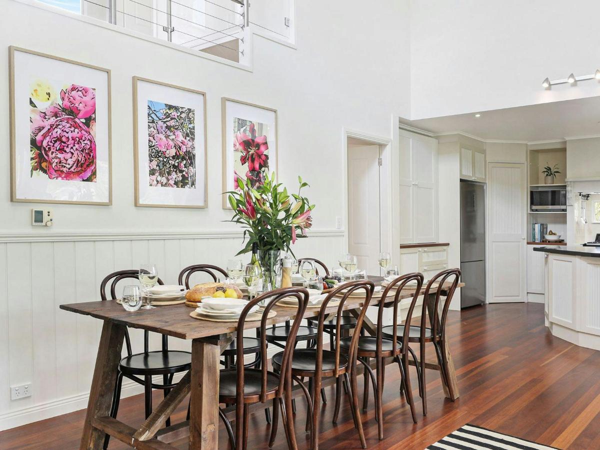 Dining | 2km to Briars Conservatory Wedding Venue