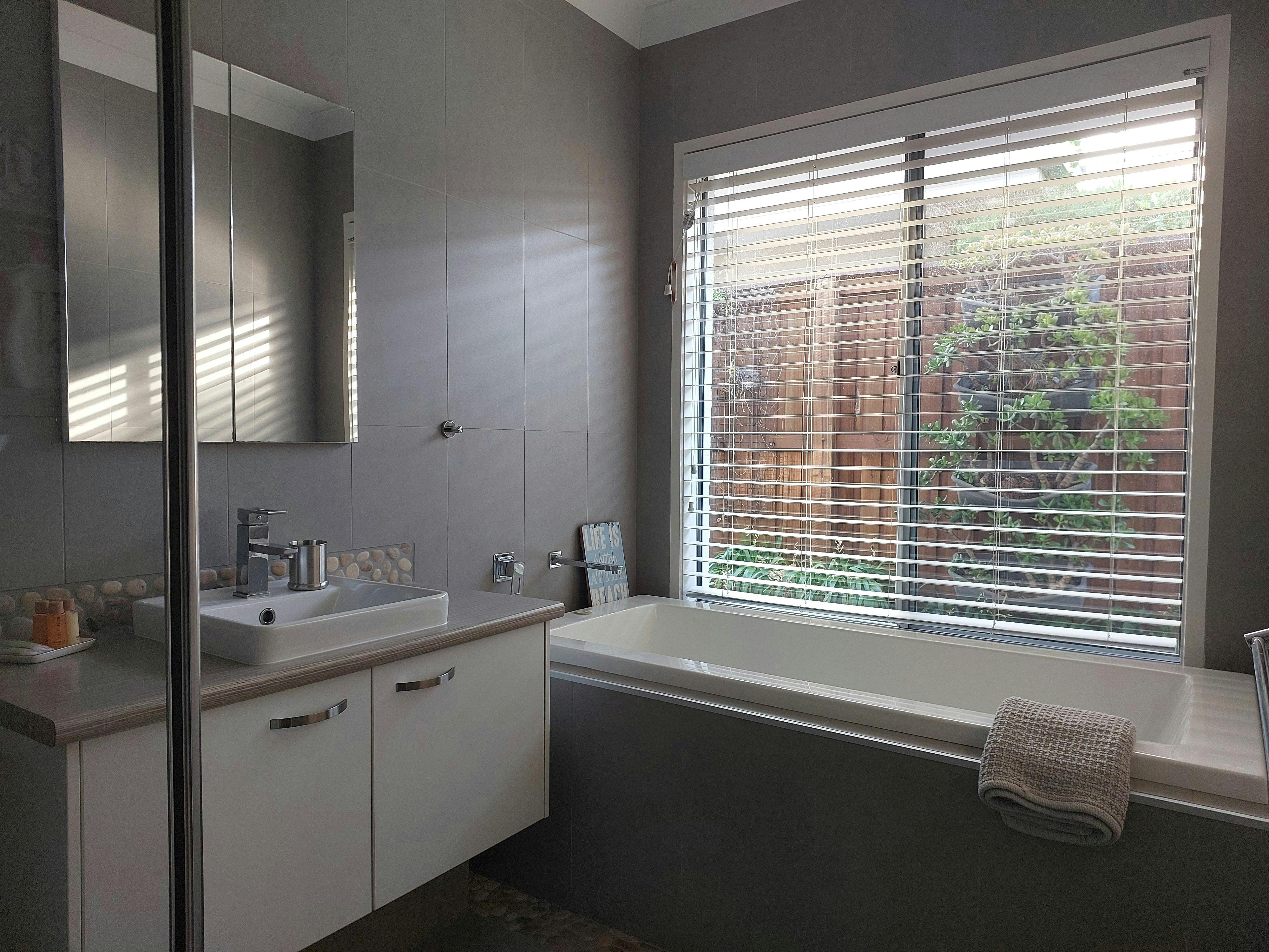 Bathroom Large with shower bath and seperate tpilet and basin