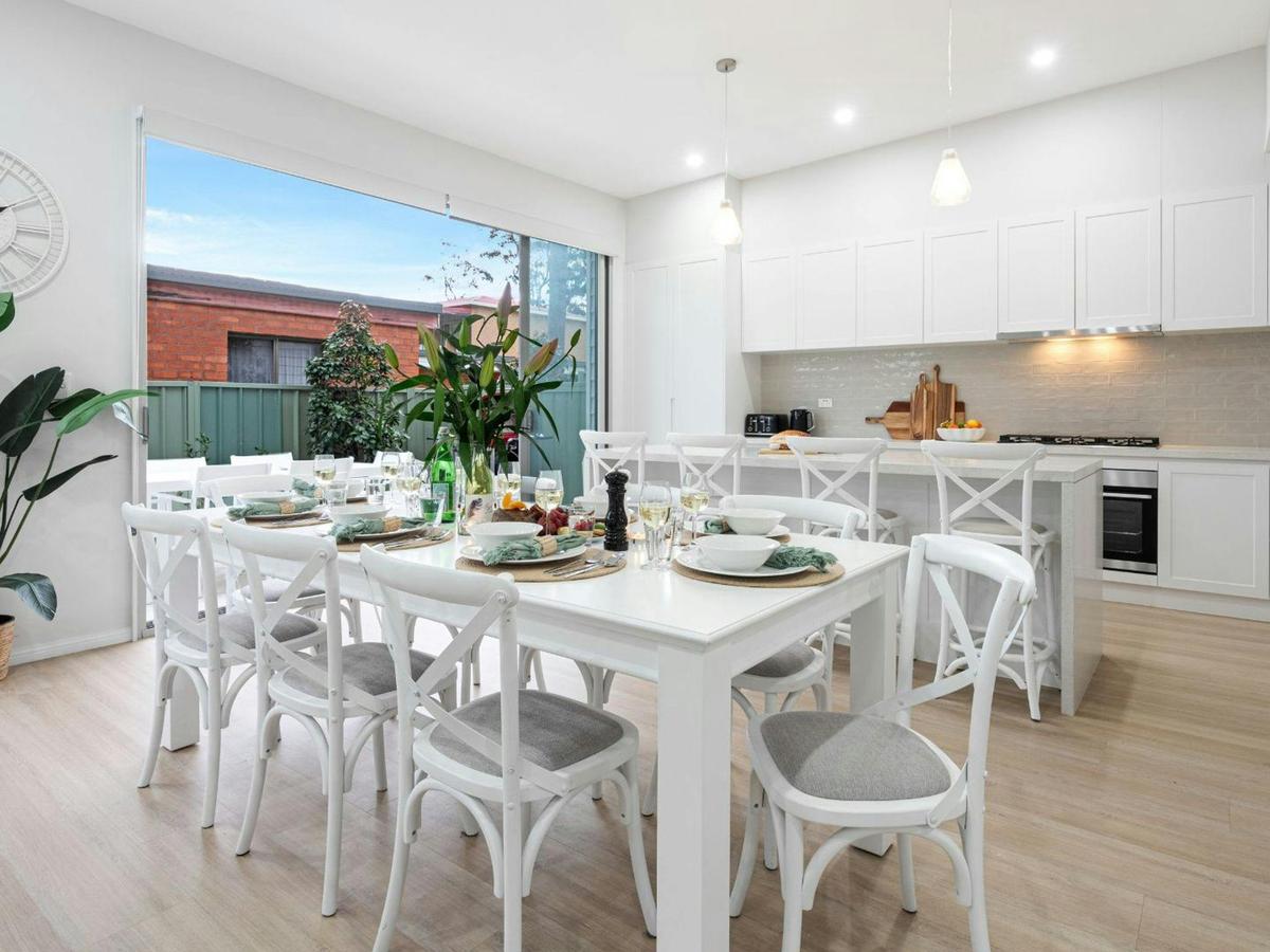 Southern Comfort | Luxury Open Plan Kitchen &amp; Dining Area 