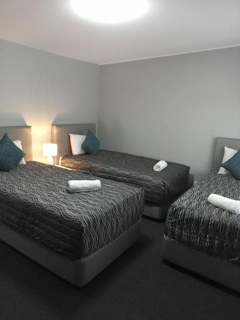 Deluxe Triple Single Room