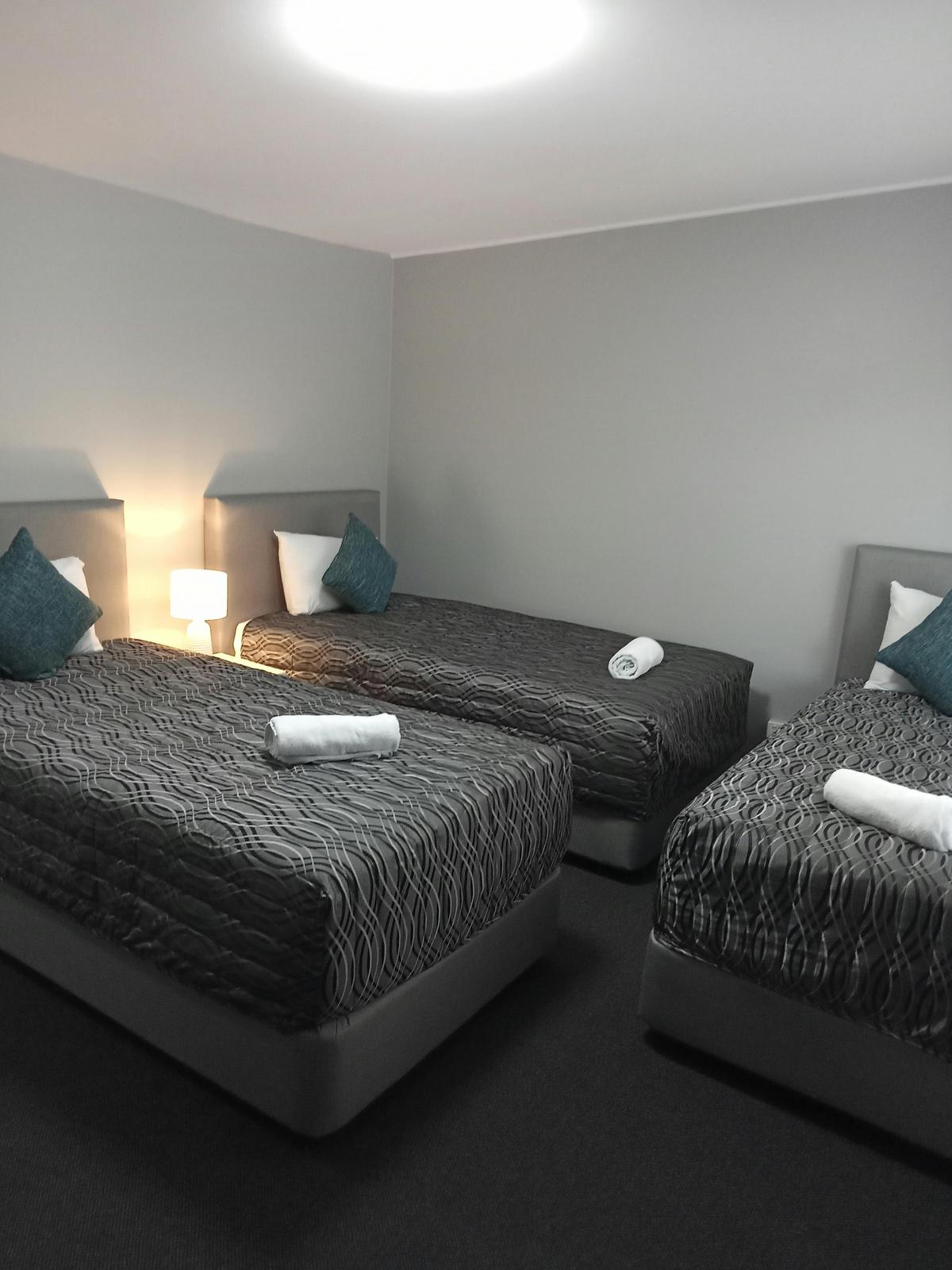 Deluxe Triple Single Room