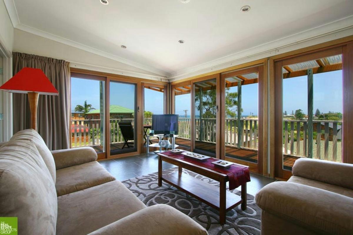 Seaview Suite Lounge Room