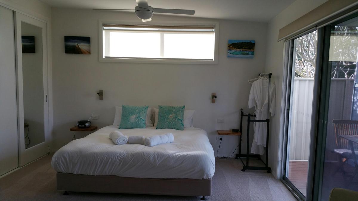 StopOver King Bed, 32 inch smart t.v. with Netflix