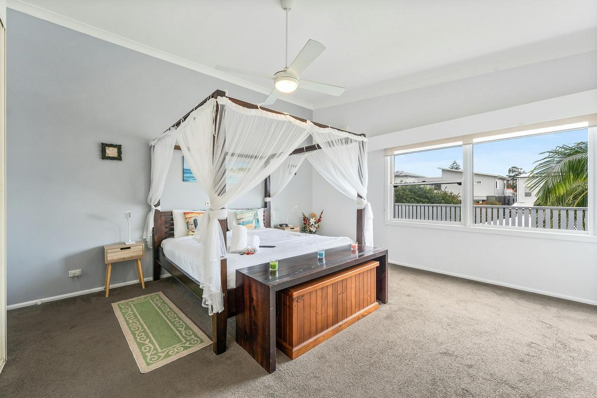 Seaview suite king bedroom