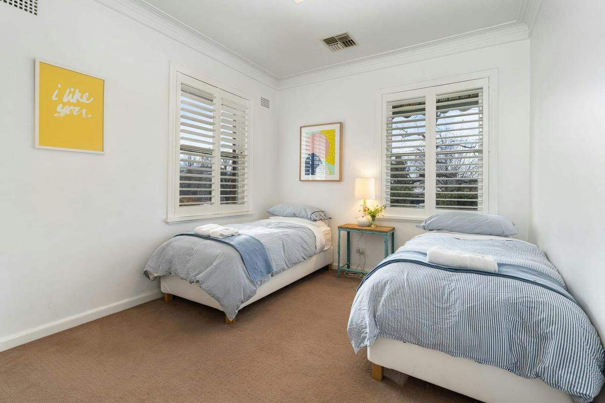 2 Single Beds at Stay Stylish in the Heart of Orange