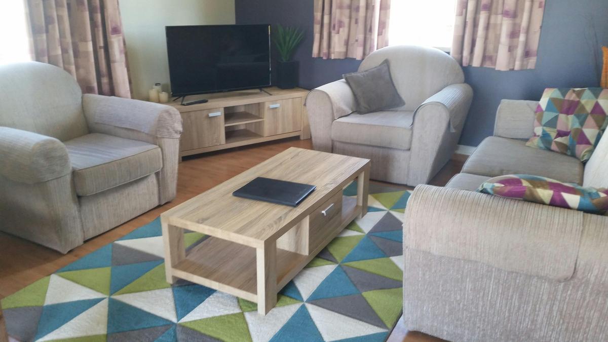 Lakeview Lodge Loungroom