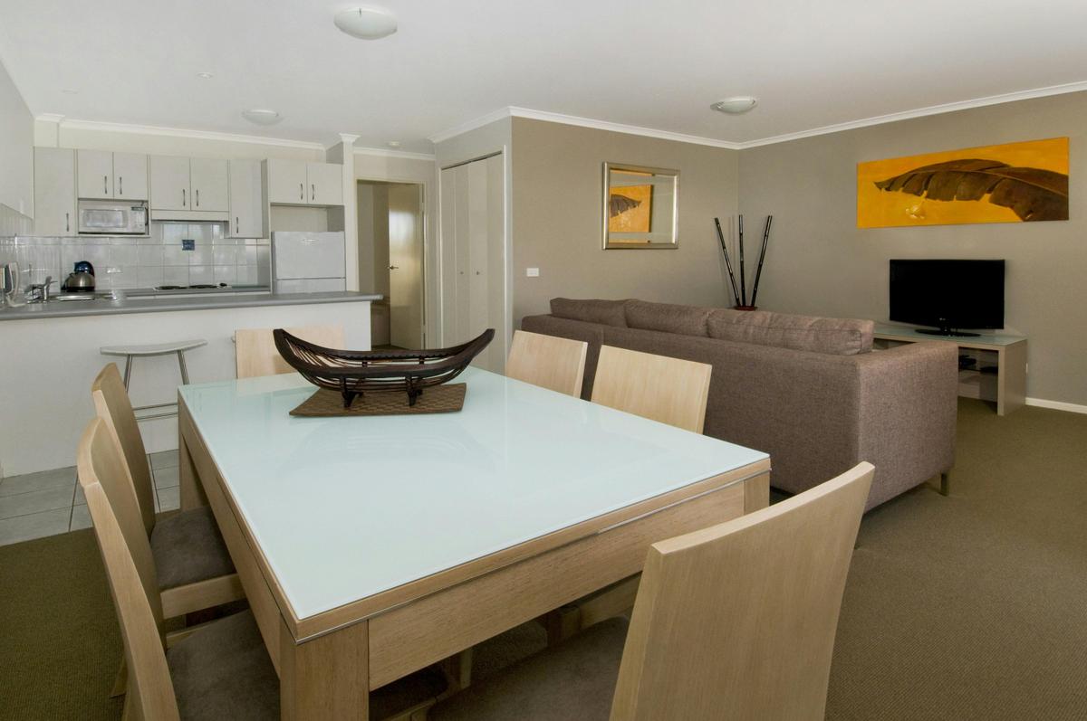 Dining/Lounge Area