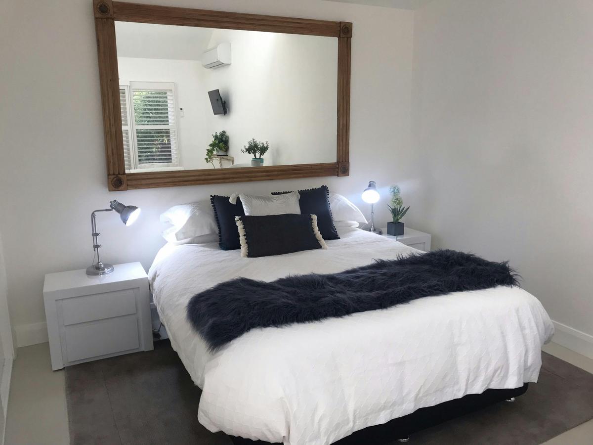 Bed with reflective mirror