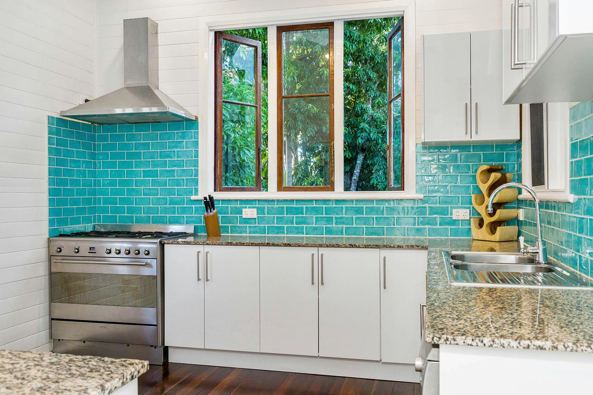 Skye Lodge - Byron Bay - Kitchen