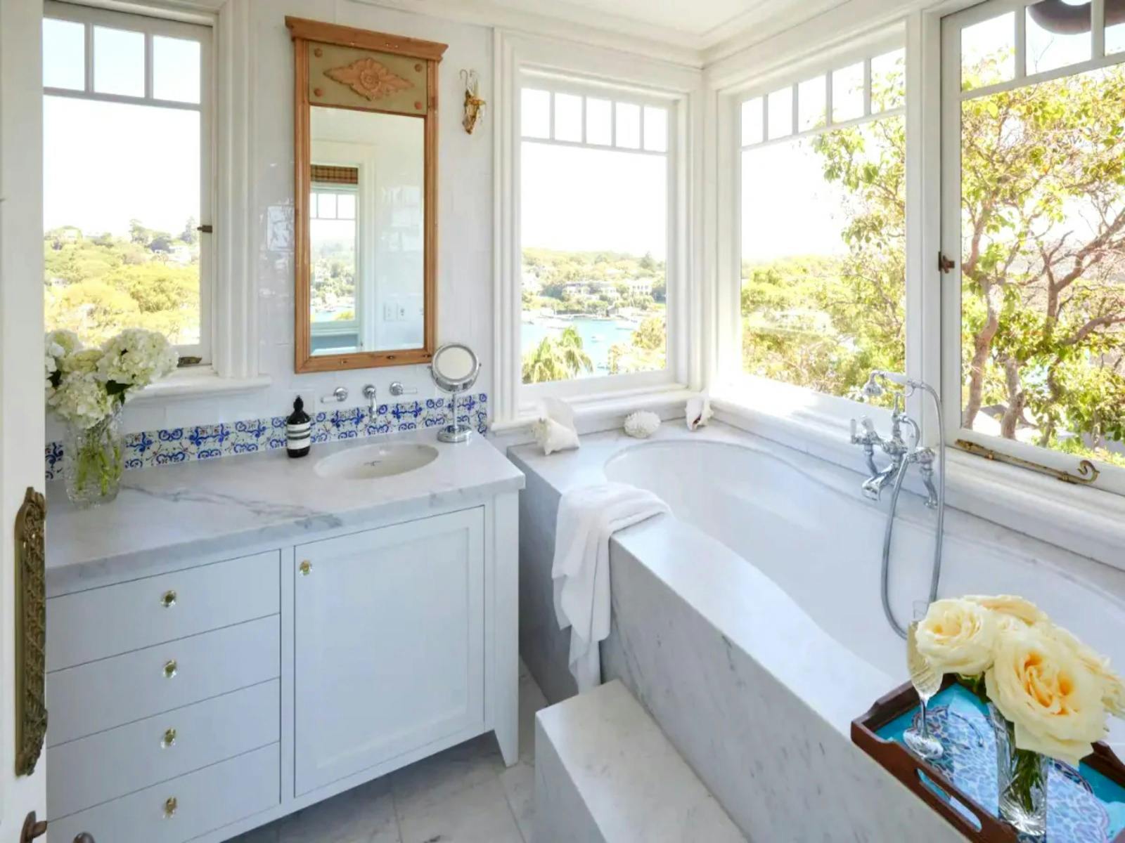 Sunlit en-suite bath with bathtub