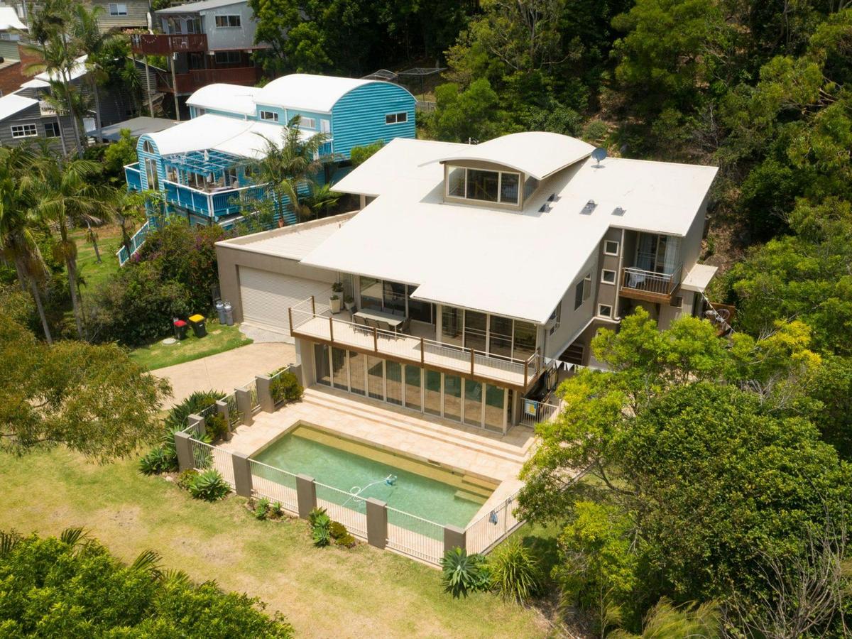 Stanwell Beach Glass House
