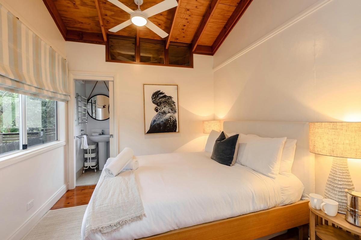 Bedroom w/ Ensuite