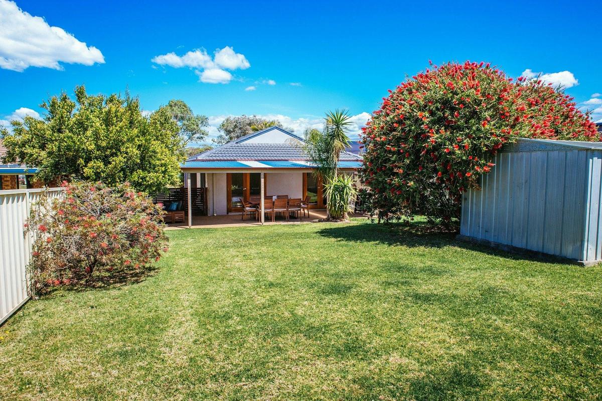 Large, fully fenced pet friendly garden.