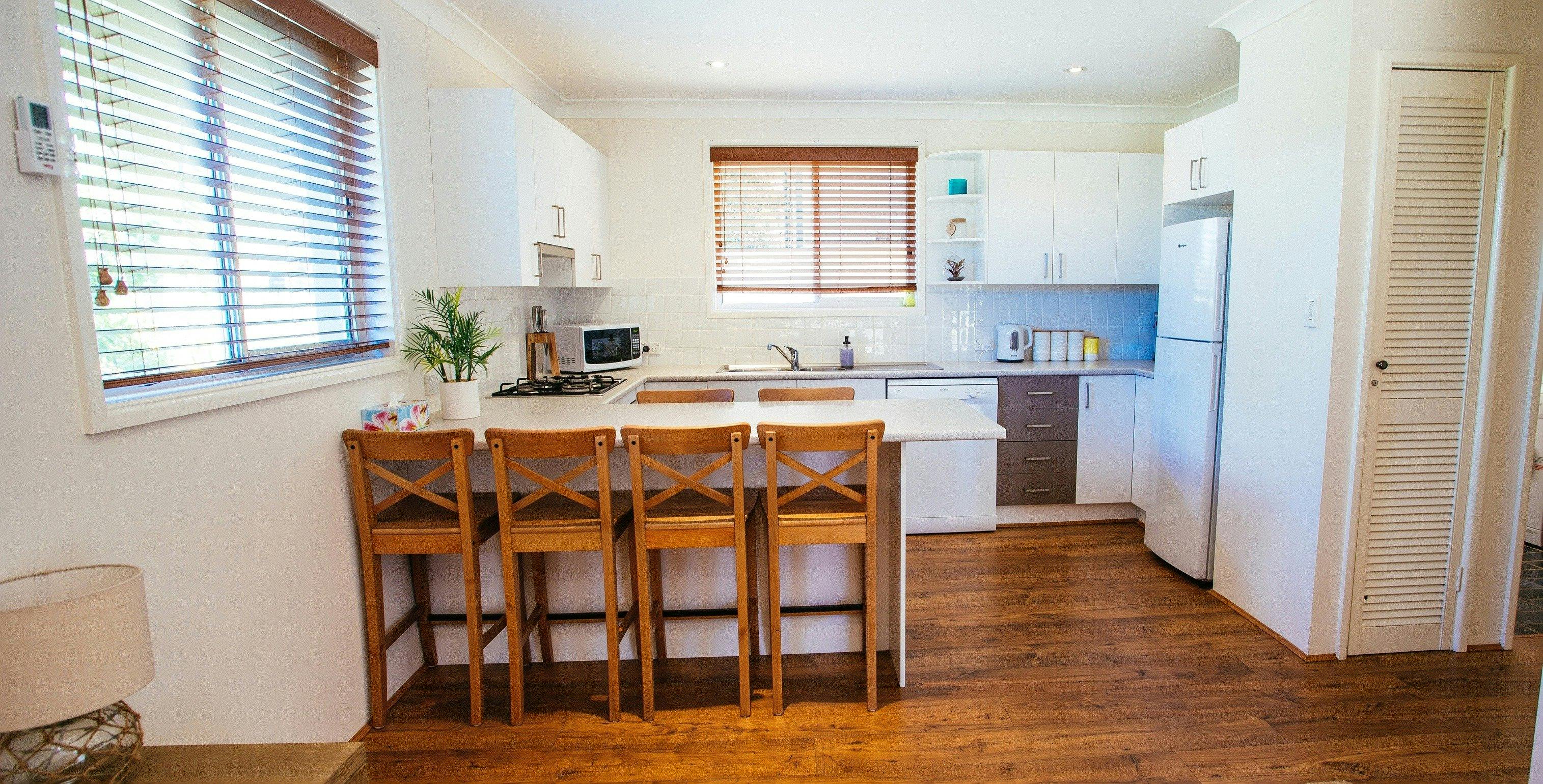 Fully equipped kitchen with dining for 6.