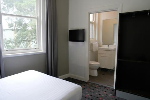 Sunnyside Tavern, Broadmeadow NSW - Queen Room (Ensuite Bathroom)