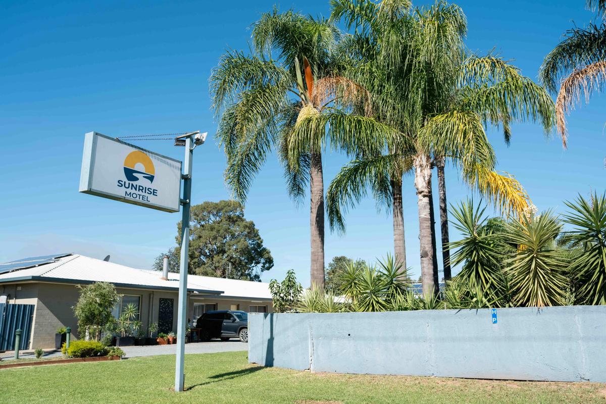 Sunrise Motel Street View