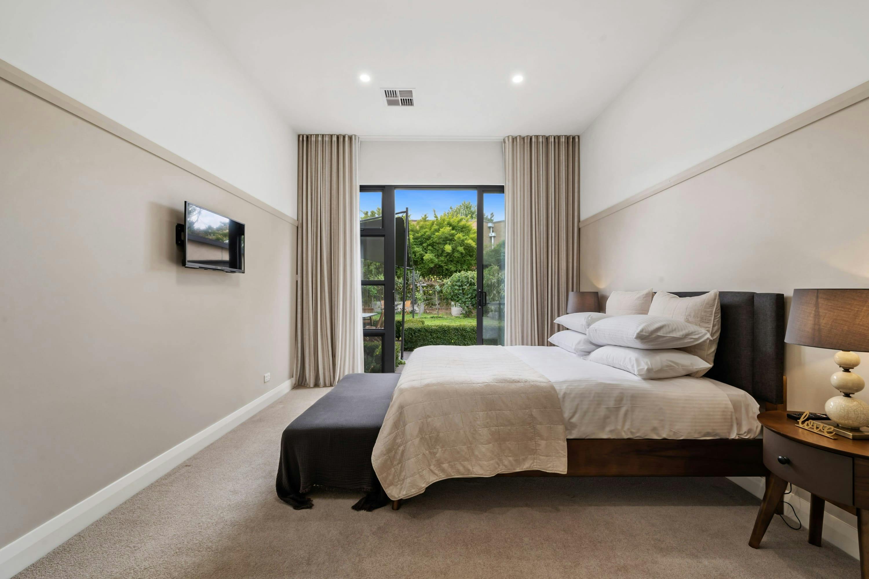 Queen Bedroom at Stunning on Summer