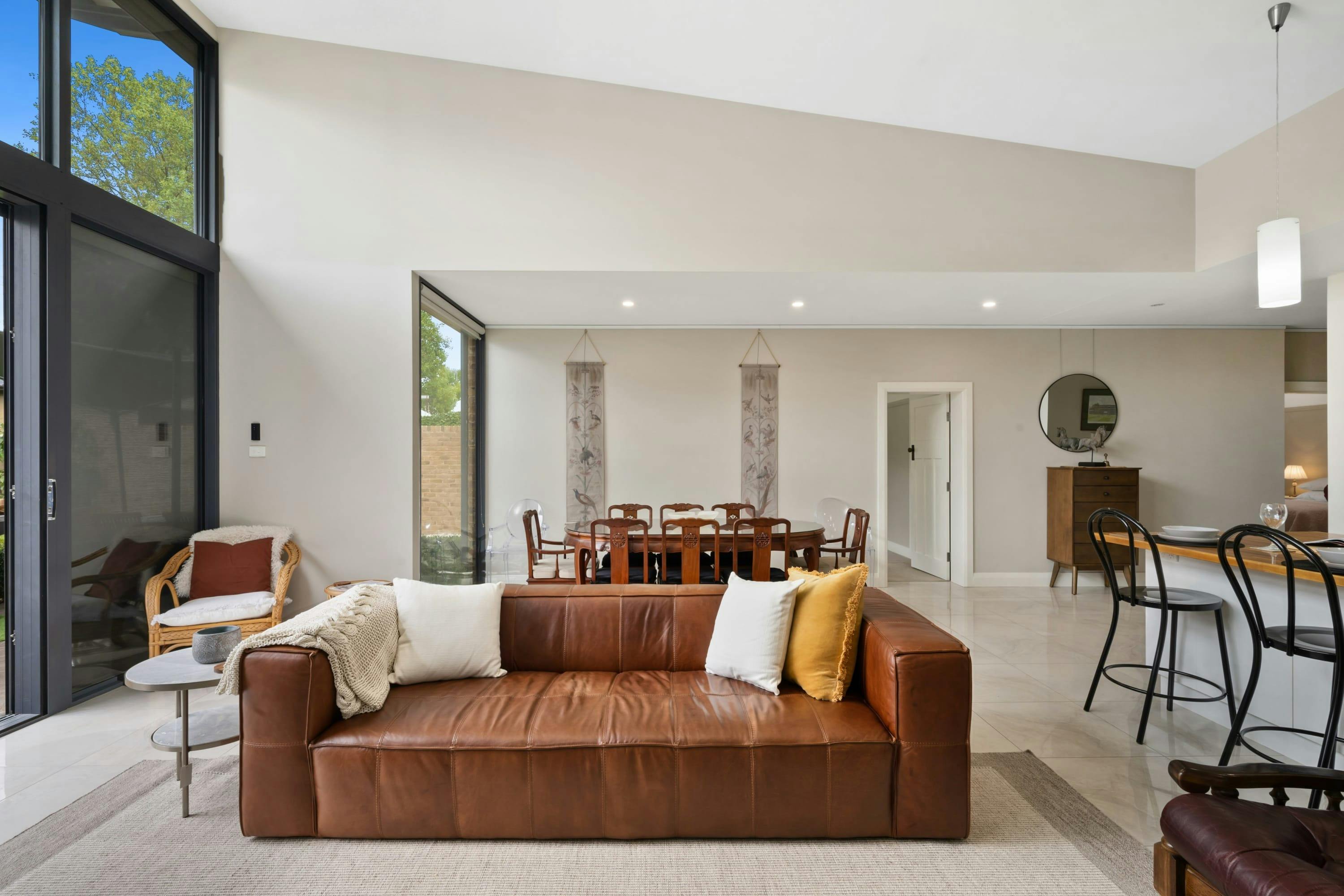 Lounge and dining at Stunning on Summer