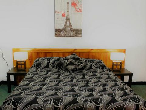 Queen Bedroom at Tamworth Budget Motel