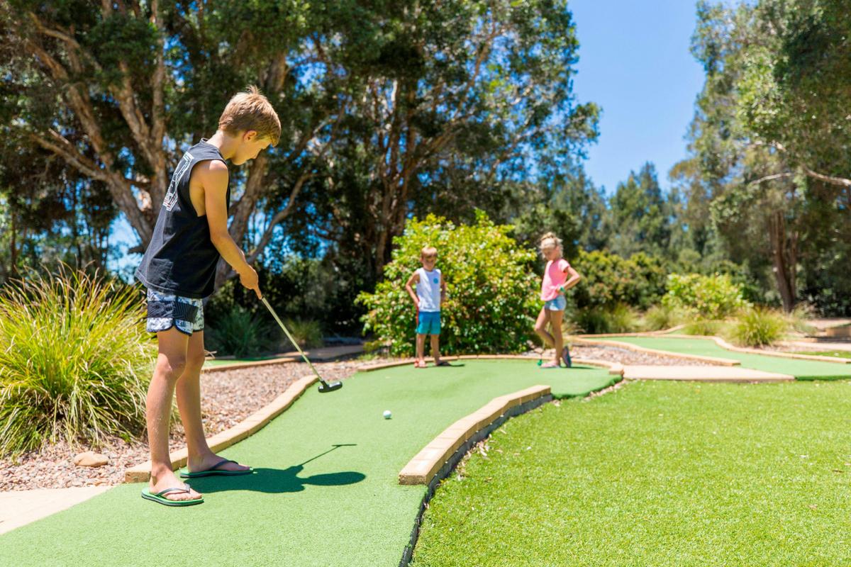 Swansea Lakeside Holiday Park Mini-golf