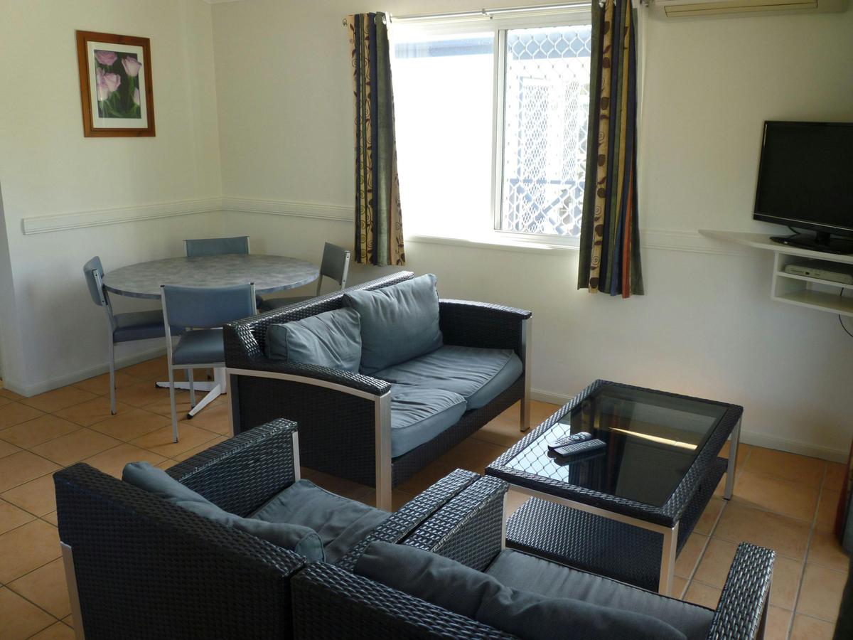 Swansea Gardens Lakeside Holiday Park