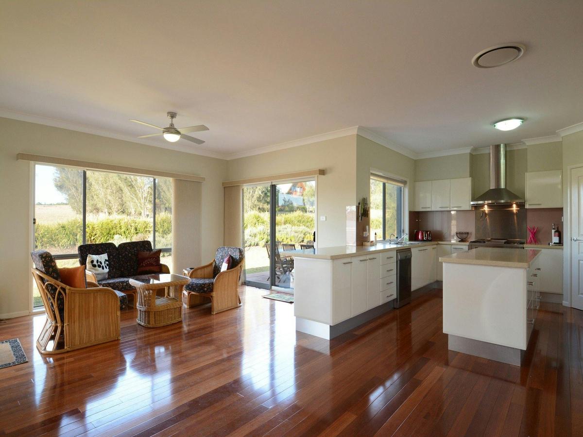 Kitchen and lounge