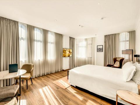 Signature Premium Corner King Room at the Grace hotel Sydney