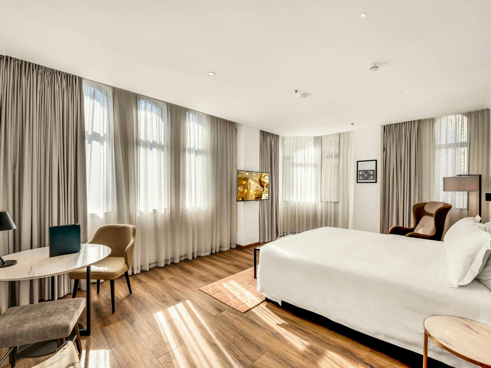 Signature Premium Corner King Room