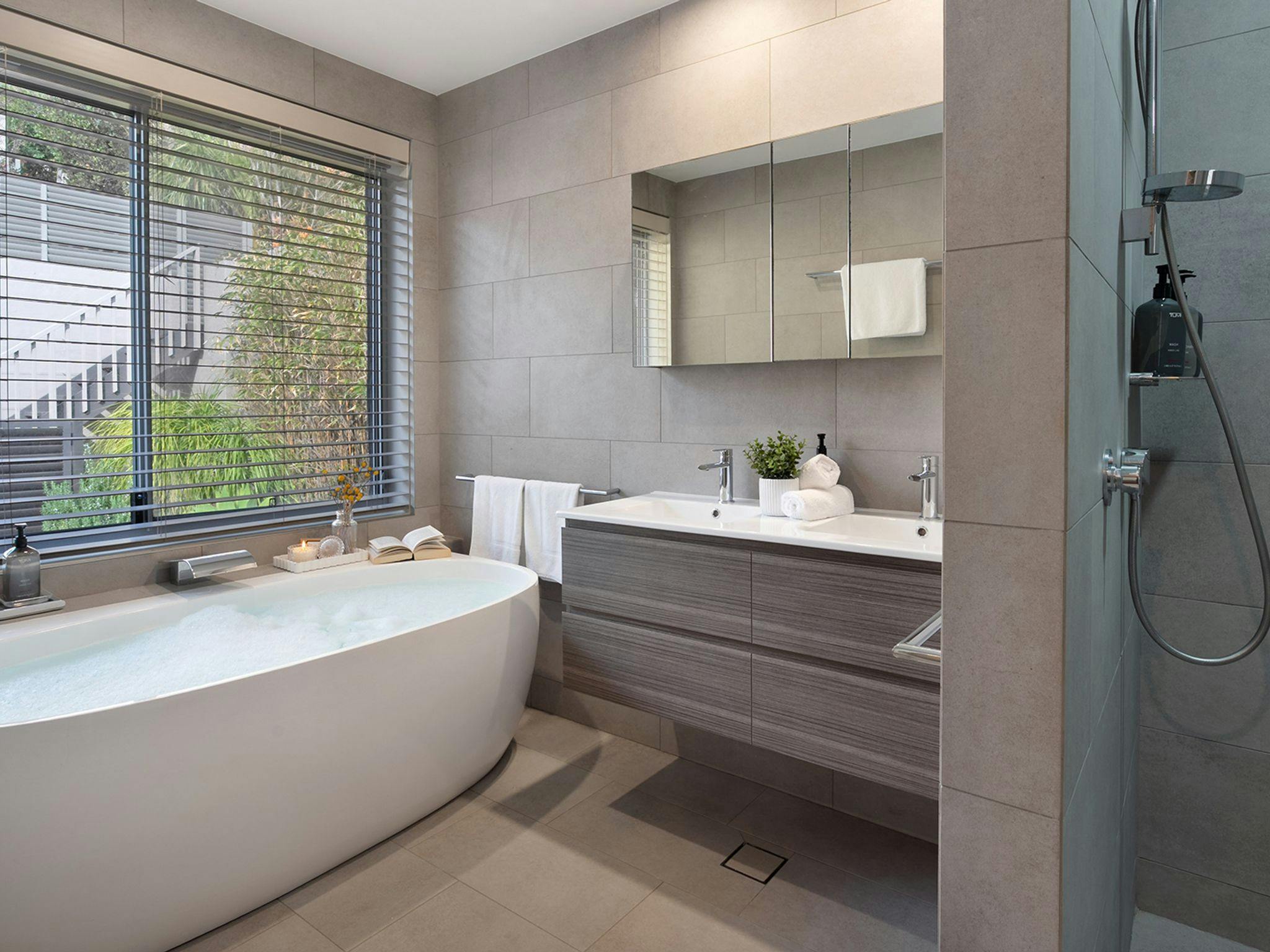 Surf n Turf - The Grandstand | Bedroom 1 ensuite | Bath | Shower | Toilet | Double vanity | Hairdrye