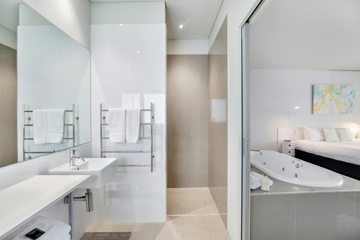 Luxury King Spa Suite