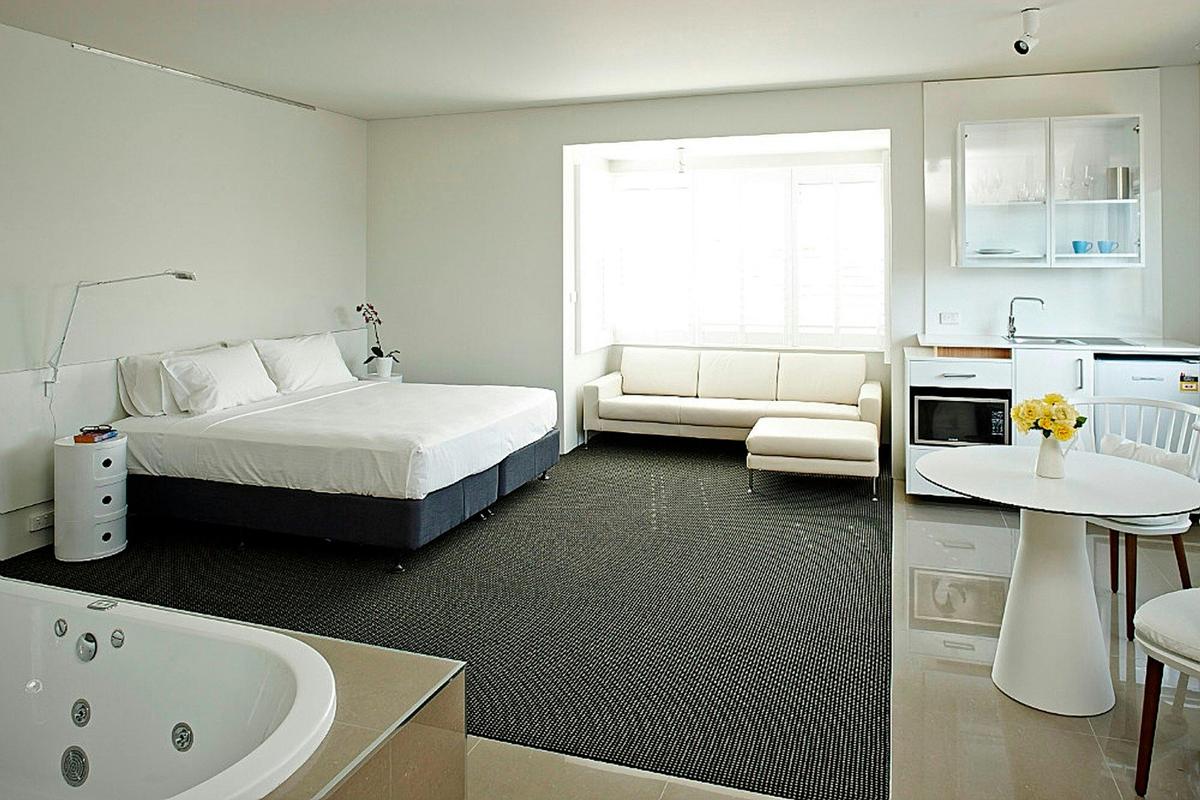 Flag Ship King Spa Suite