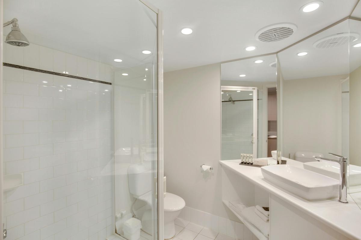 King Studio Bathroom