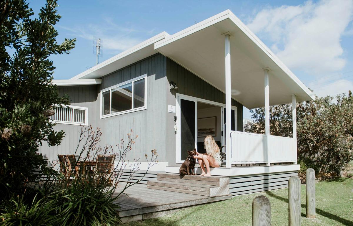 Surfside Cabin (sleeps 6) north facing verandah