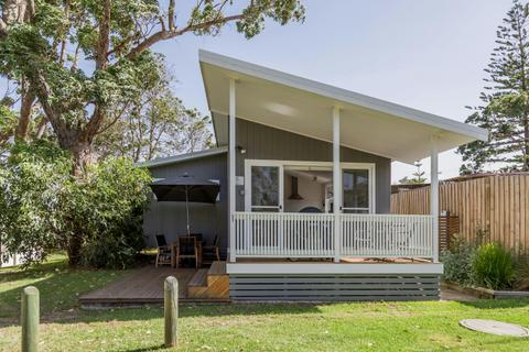 Surfside Cabin (sleeps 6)